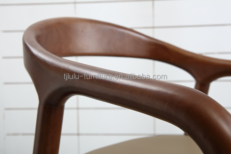 Nordic Modern Wood PU Leather Dining Wooden Living Room Furniture With Armrest For Customized Color in Office Building