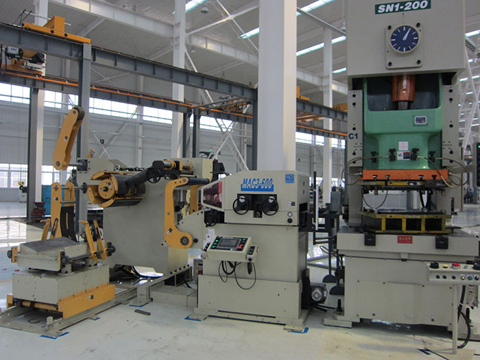 NC servo feeder