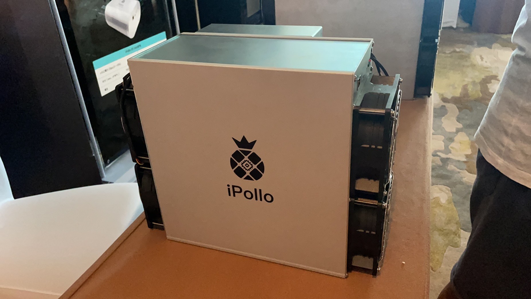 85TH Bitcoin Mining Machine High Performance Ipollo B1 Miner