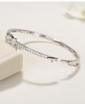 Senior Presence 18K Gold Diamond Bowknot Bangle 0.96ct Customized Design
