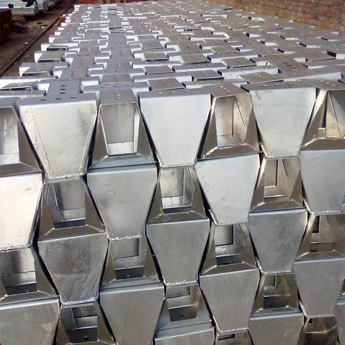 Customized Traffic Barrier and Highway Guardrail with Hot-Dip Galvanized Box Blocker