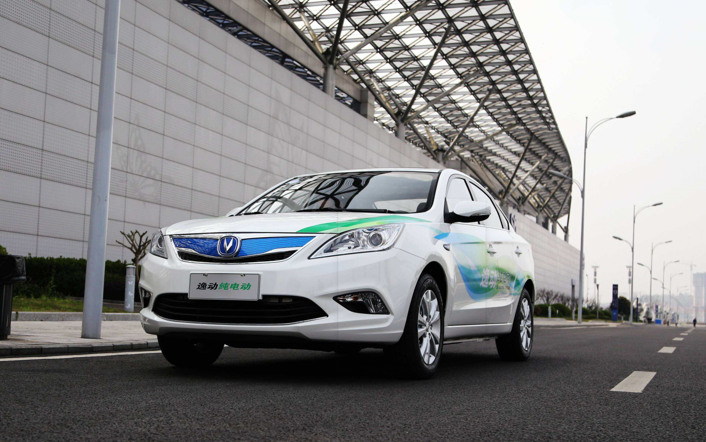 Eado EV460 Changan Car Compact Sedan EV 5 Doors 5 Seats