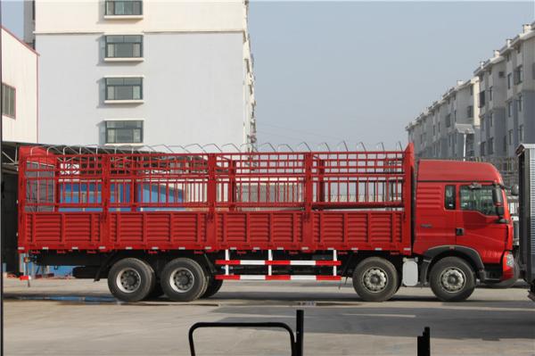 Red Small Cargo Truck , Small Commercial Vehicles With l2000 Cabin