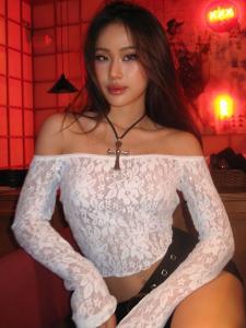 China Lace Tight T Shirt Sexy Spice Lace Neckline Cutout Crop Top T Shirt on sale