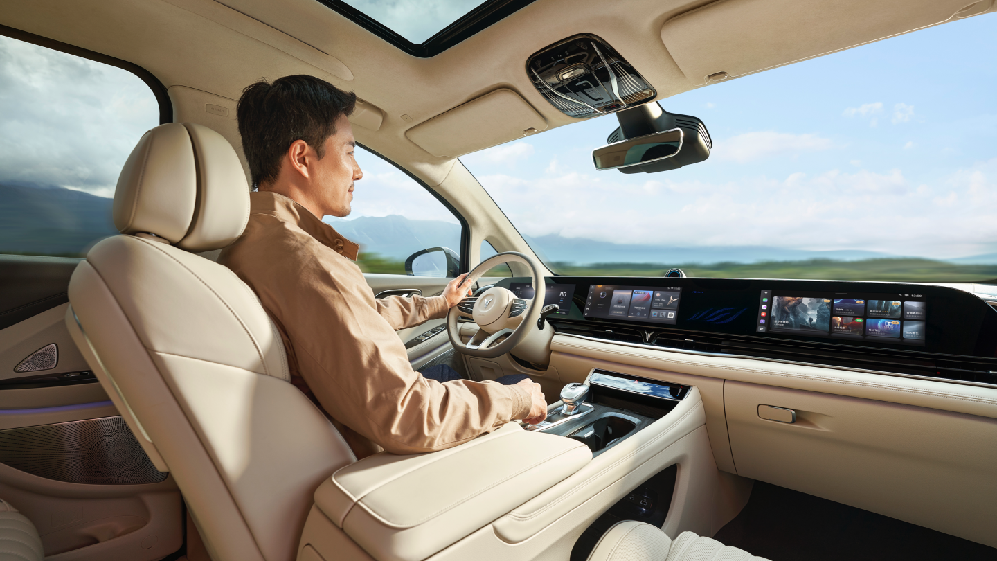 Left Steering 2023 New Voyah Dreamer Cars High Speed Long Range Vehicle Electric MPV Car