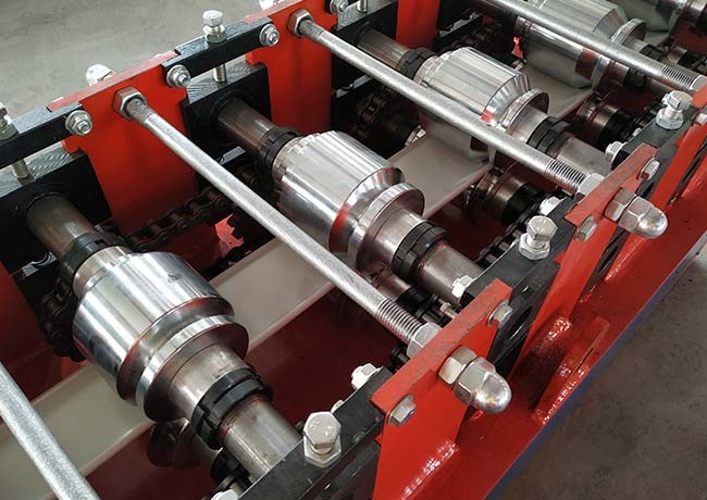 Weight 2.5 Tons Rolling Shutter Door Roll Forming Machine With Manual Feeding Decoiler