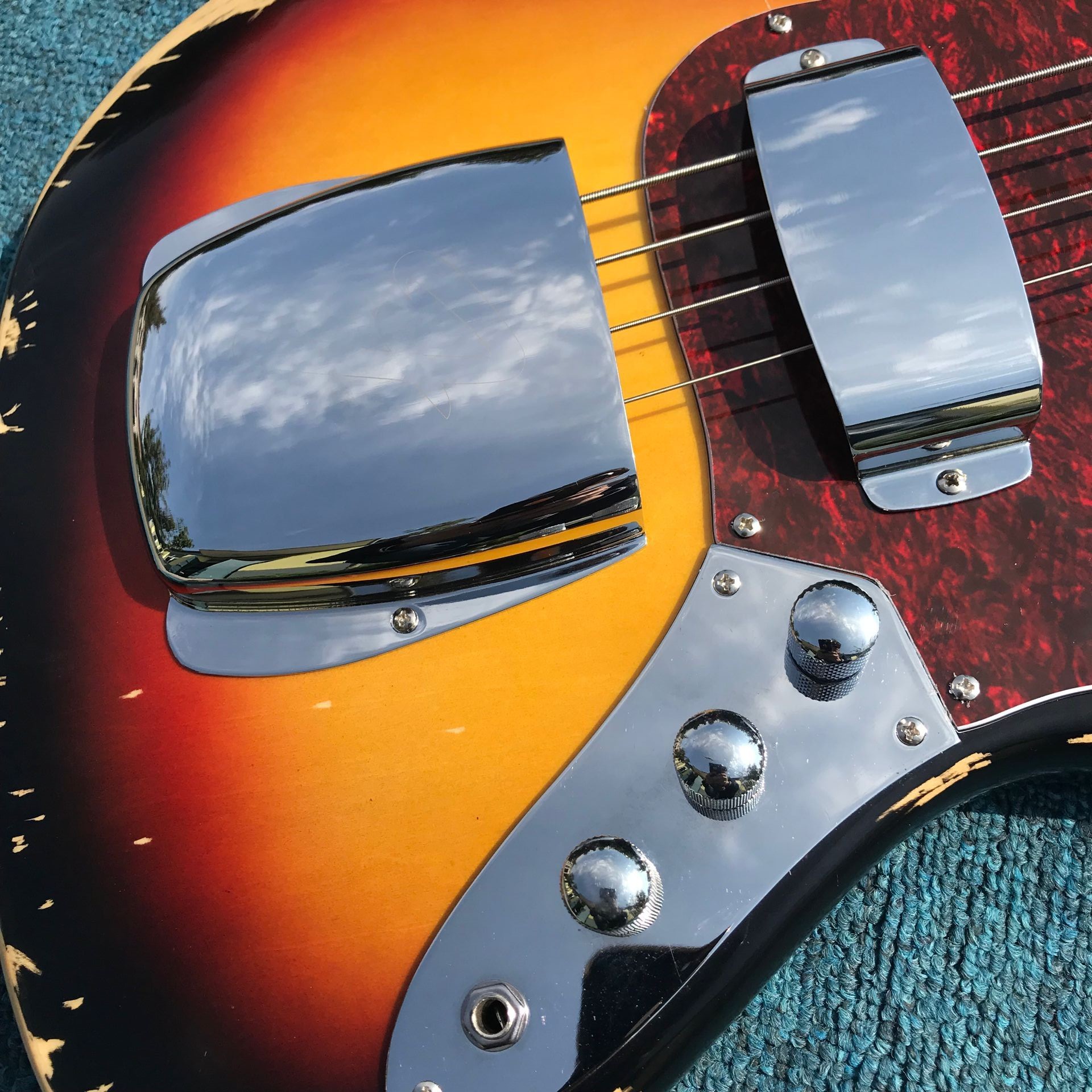 Heavy Relic Jazz Bass Electric Guitar Sunburst Color Alder Body 100% Handmade Nitrolacquer Finish Aged Hardware