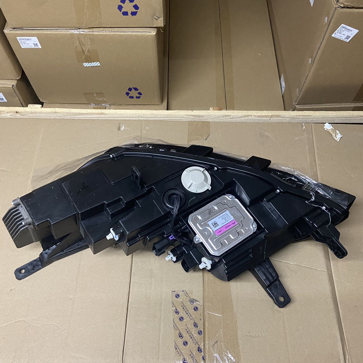 Condition Headlight for 2018 High Config Autumn ROEWE RX5 OE 10634460