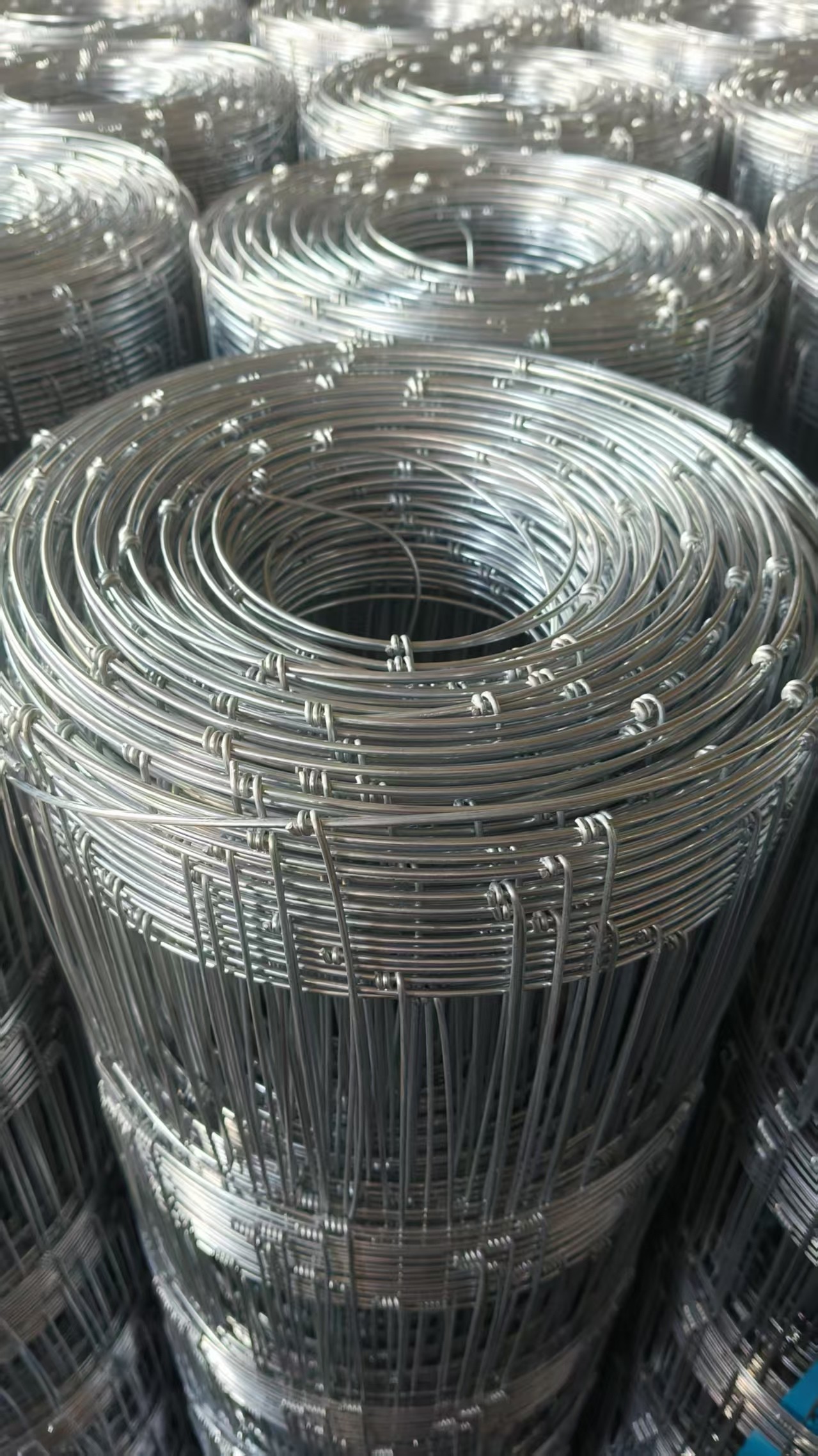 Varies Link Size Silver Chain Link Fence Customizable Secure Fencing Options