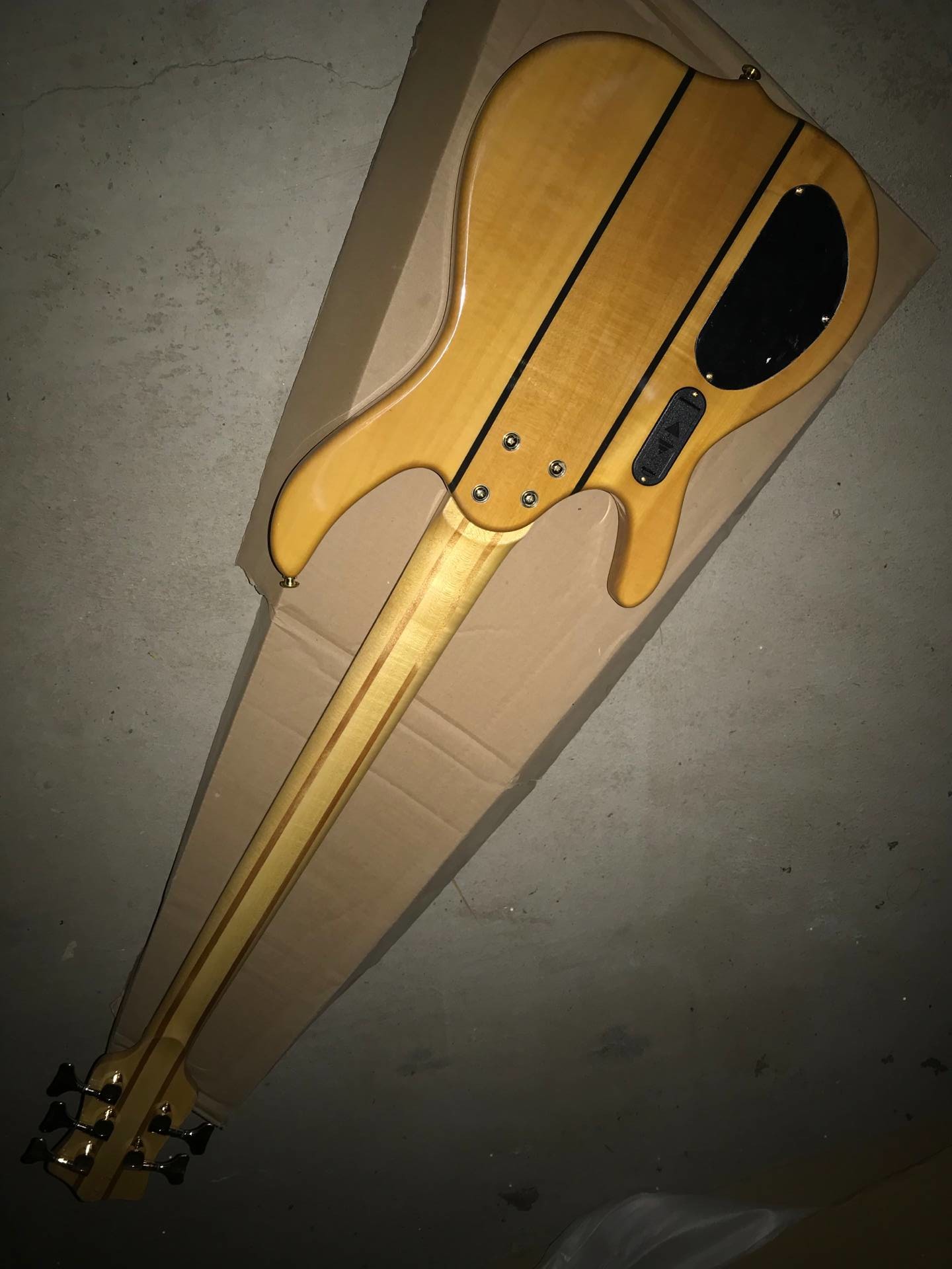 5 Strings Ken bass Smith bass Golden Hardware with Active pickup Burl Top & Back electric guitar Bass