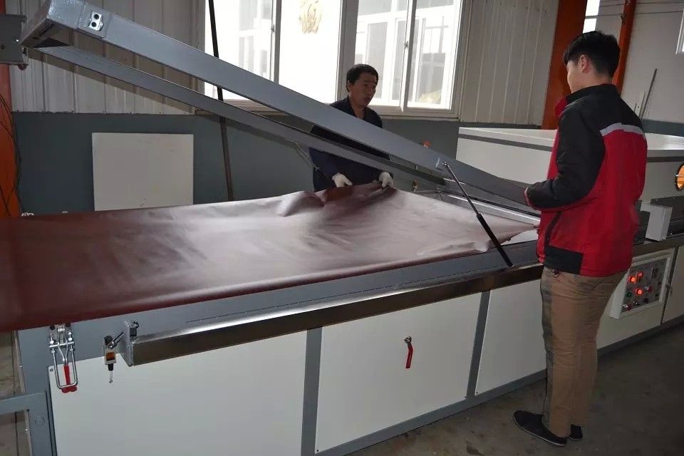 Semi-automatic PVC film wood veneer vacuum membrane press machine for cabinet WPC door