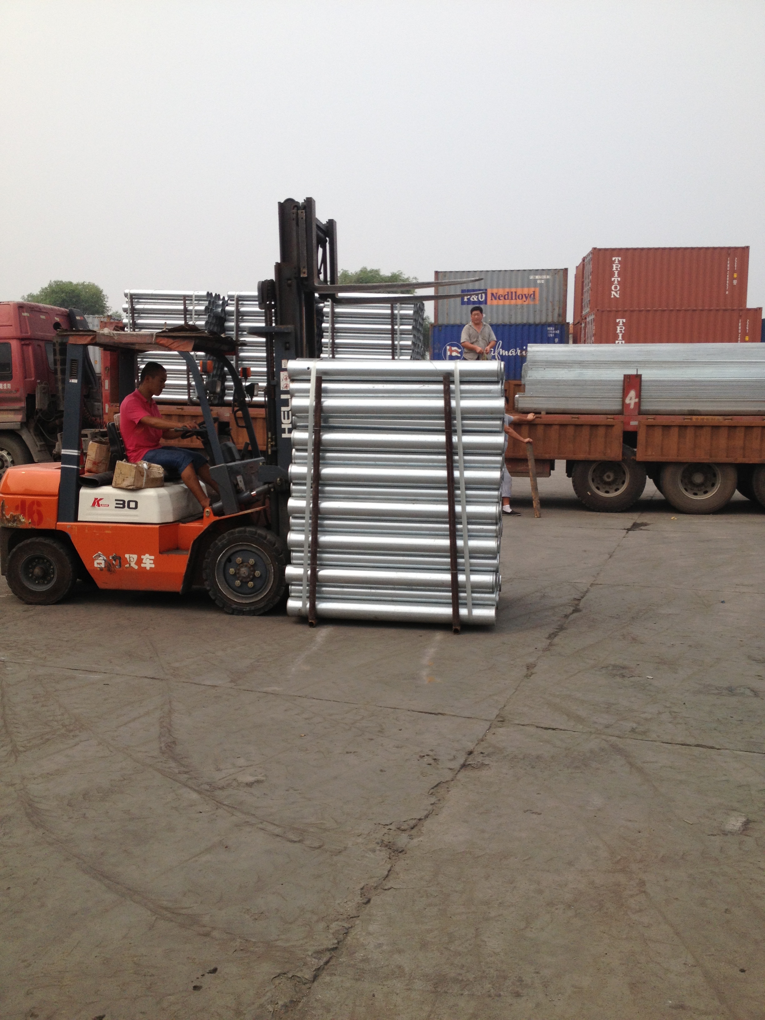 Outdoor Security Round Section Steel Guardrail Post for Highway Protection