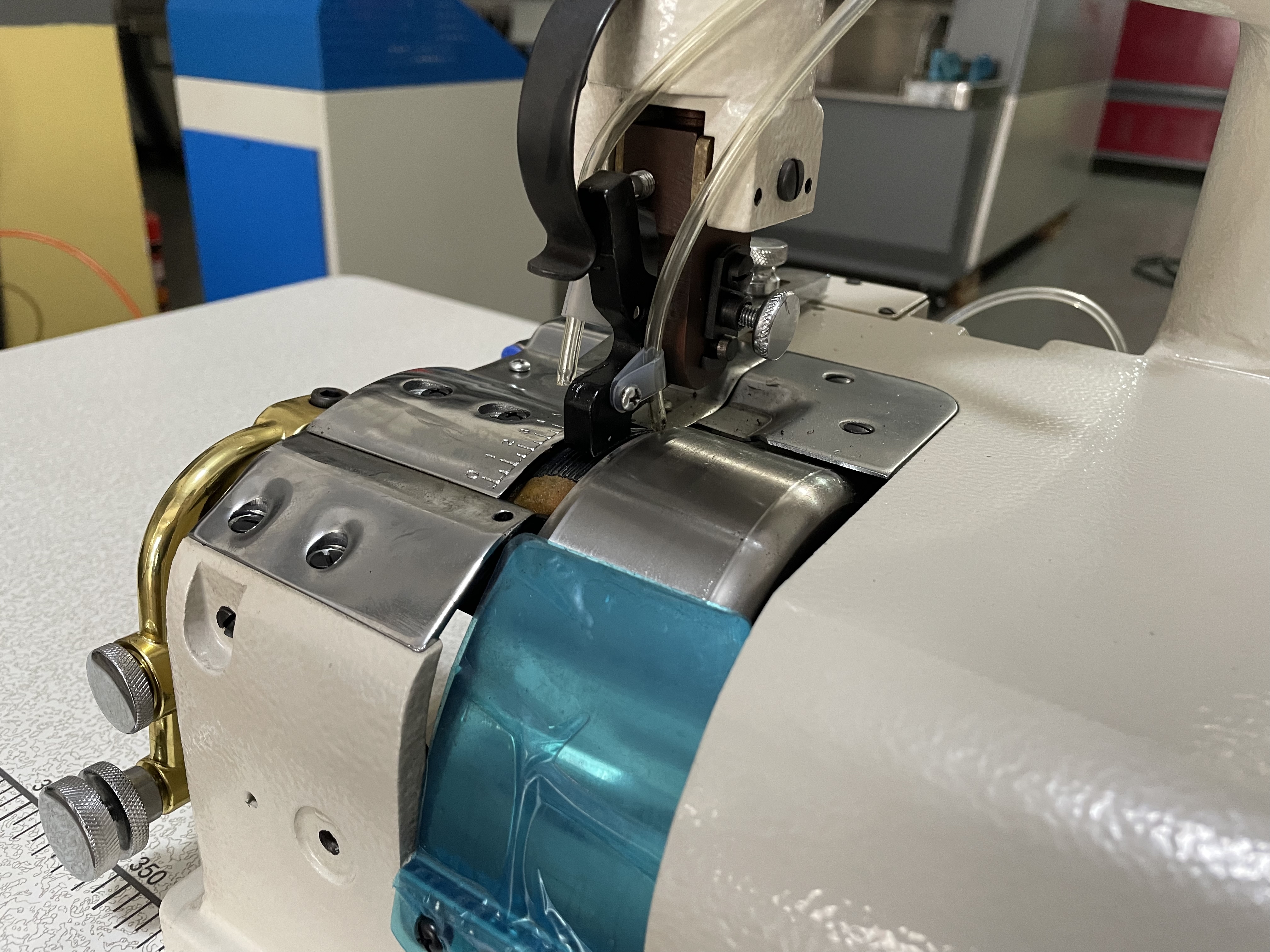 Counter Skiving Machine with Water Cooler Sharpening Clutch Group and Max Skiving Width 50mm for Leather Shoe and Rubber
