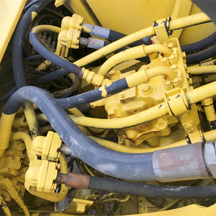 Good Condition Komatsu PC200-6 Excavator with ORIGINAL Hydraulic Valve and Parts