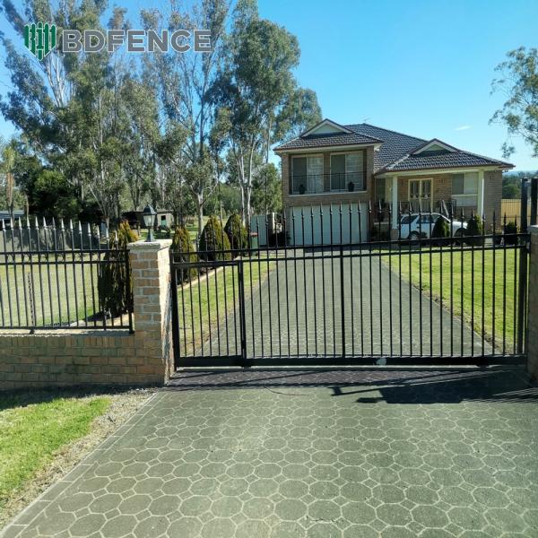 Outdoor Heritage Tubular Steel Fence Period Accurate