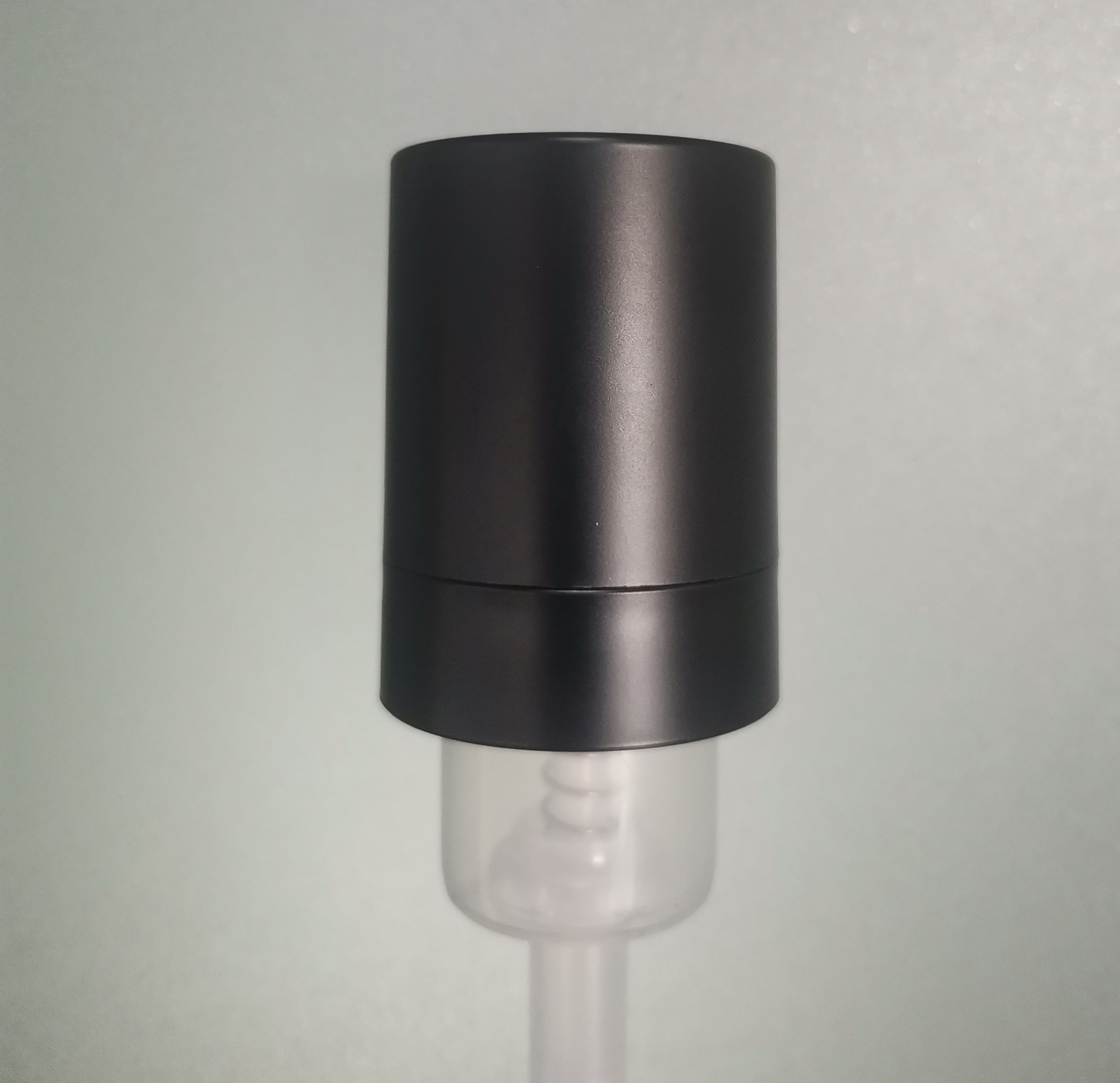 Smooth Effect Minin Bottle Head Featuring Foam Pump