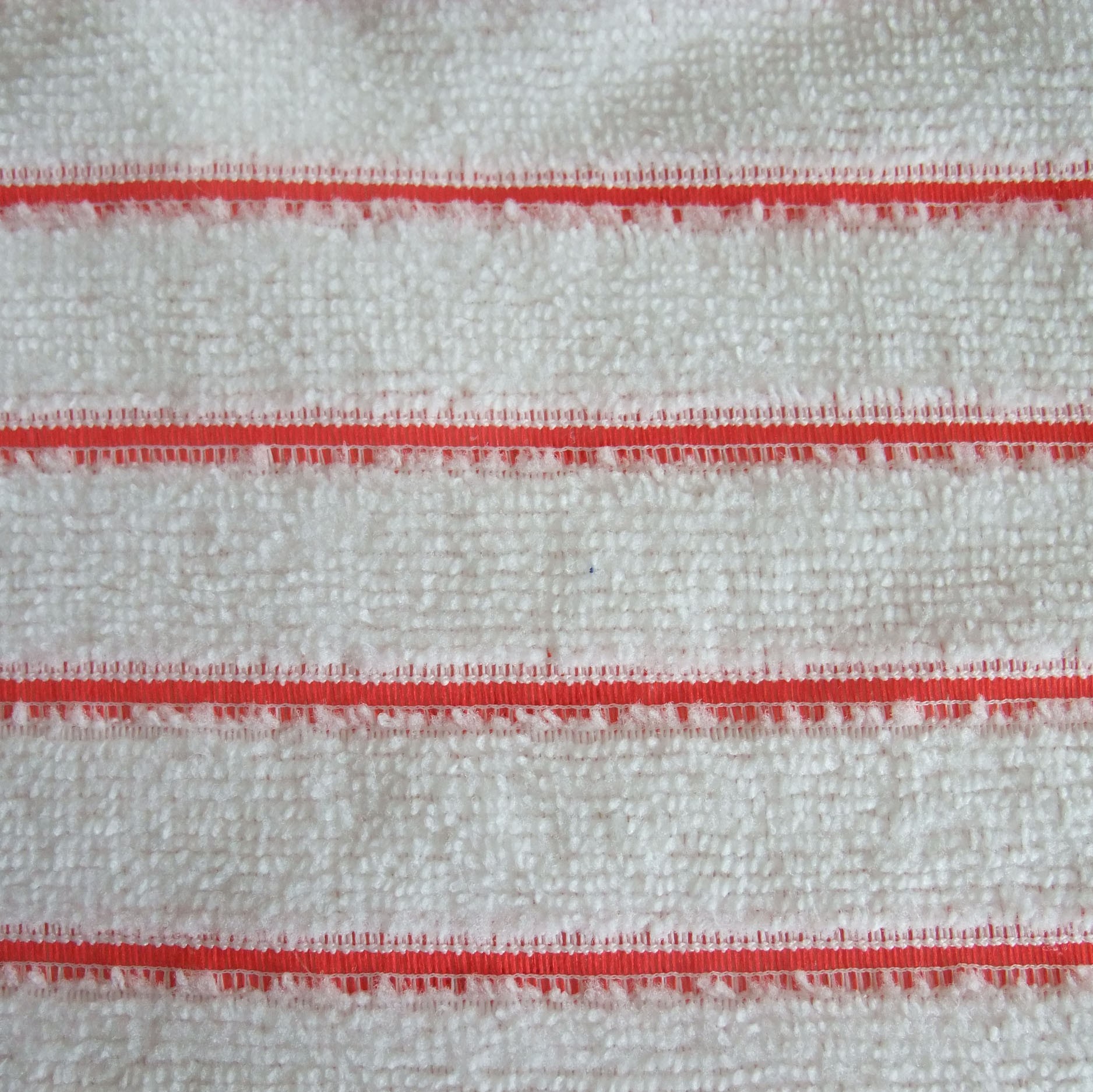 White 100% polyester bath towel