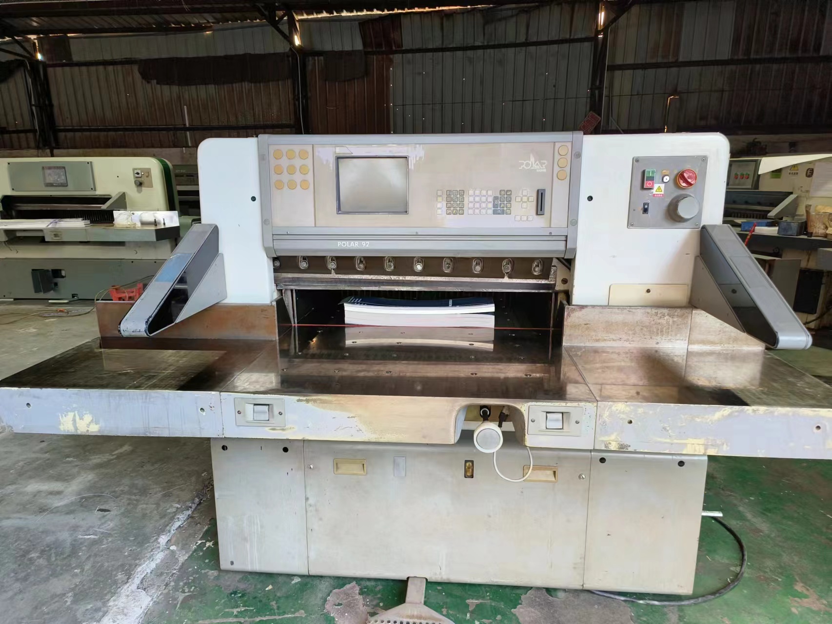 920mm Max. Workable Width Polar 92E Paper Guillotine The Ultimate Cutting Solution