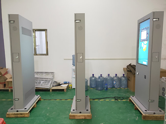 Floor Stand High Brightness Outdoor Lcd Advertising Display 43 Inch Android / Windows Outdoor Scrolling LCD Sign