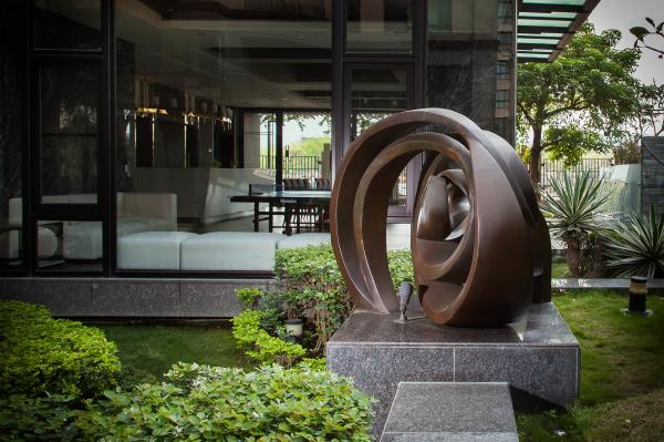 Surface Painted Outdoor Bronze Sculpture , Customized Painted Bronze Yard
