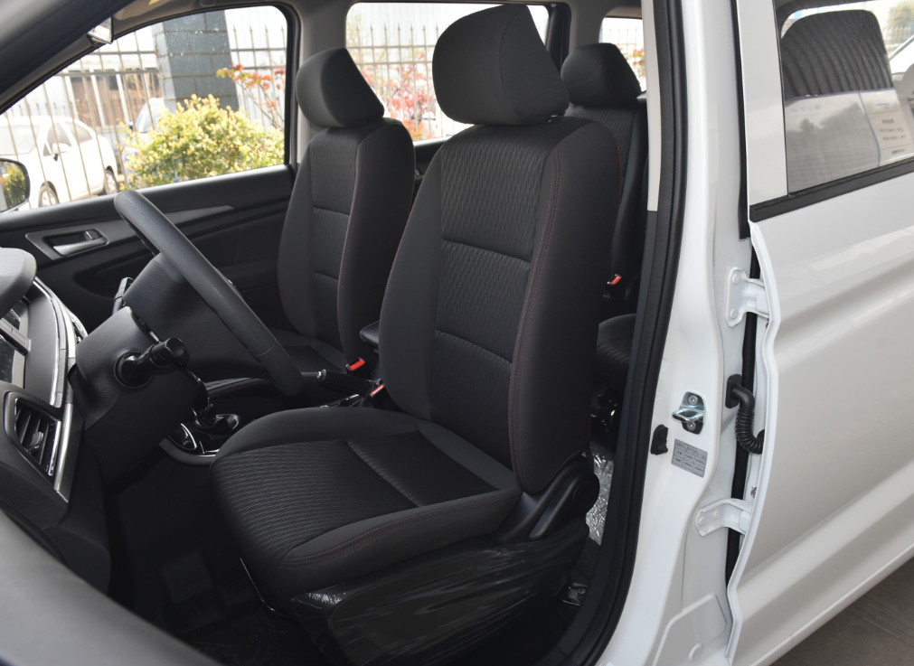 Auchan A600ev Electric Changan Car EV MPV With 5 Doors 5 Seats