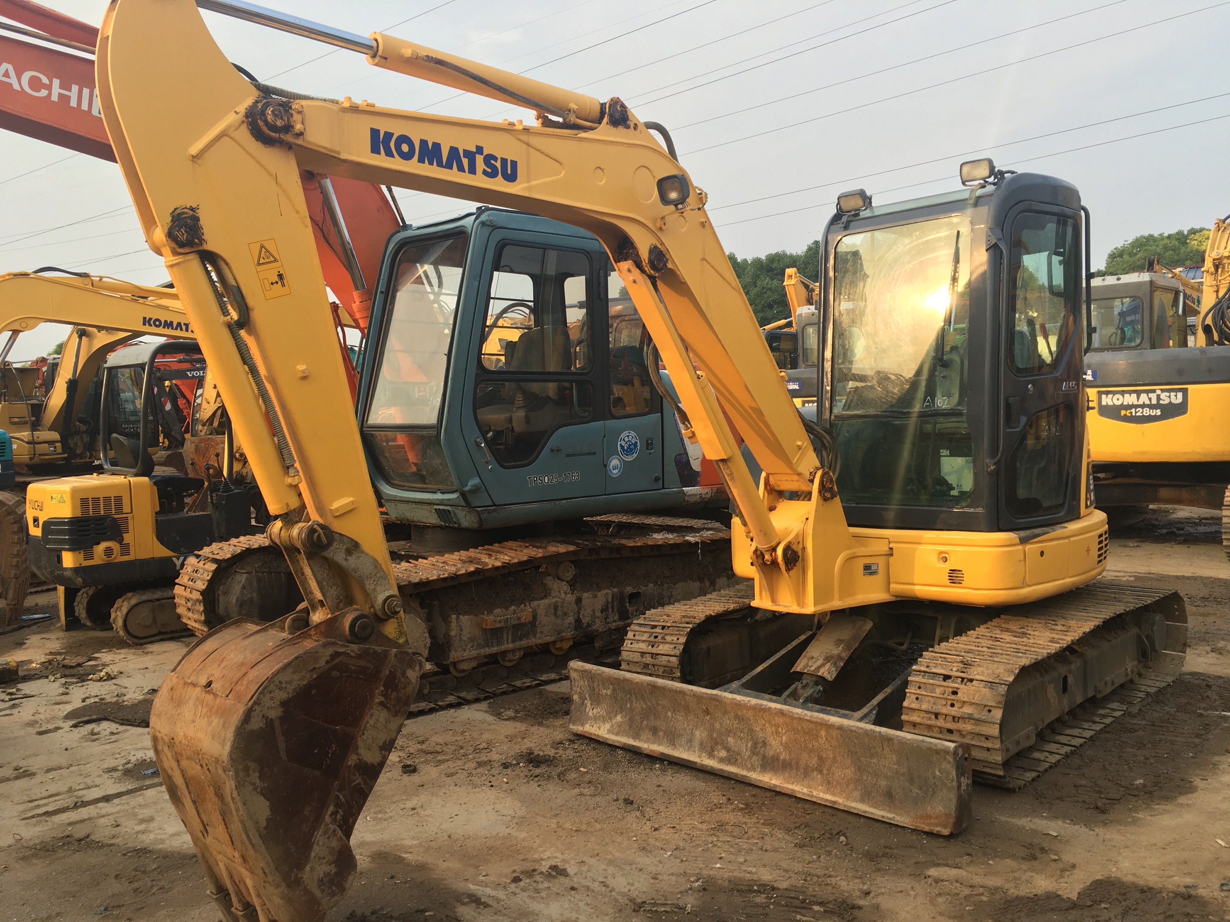 Komatsu PC55 PC60 PC200 Used Cheap Price Crawler Mini Japanese Digger Excavator