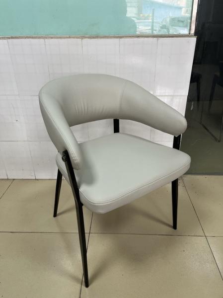 Customized Color Modern Leather Armchair Easy To Clean Staining Resistant For