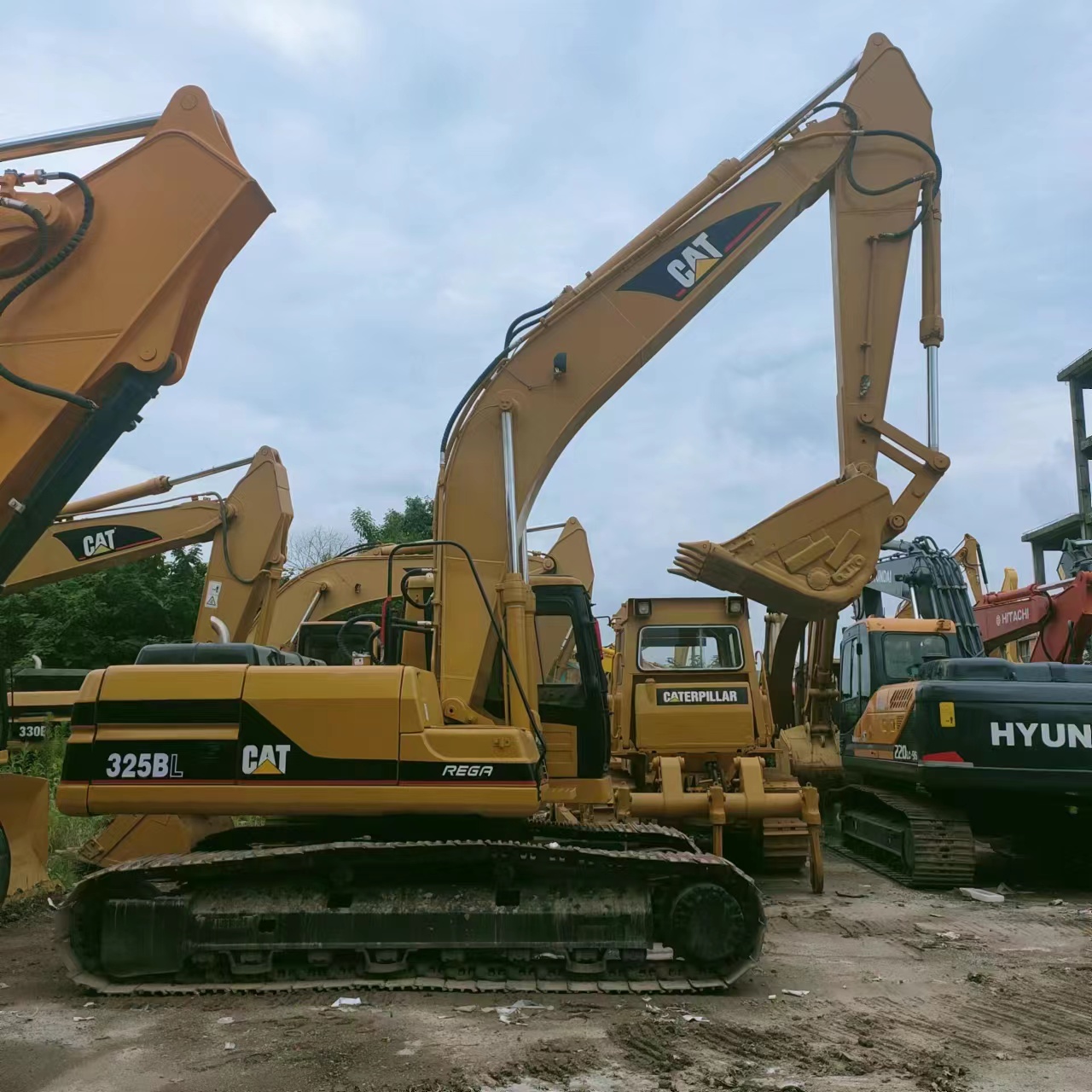Hot selling 25 ton Cat 325BL used excavators Japan original Caterpillar excavator 320b 320c 320d