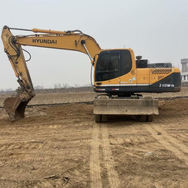 Wheel Type Hyundai 210W Used Excavator 21 Ton Secondhand Hydraulic Digger in