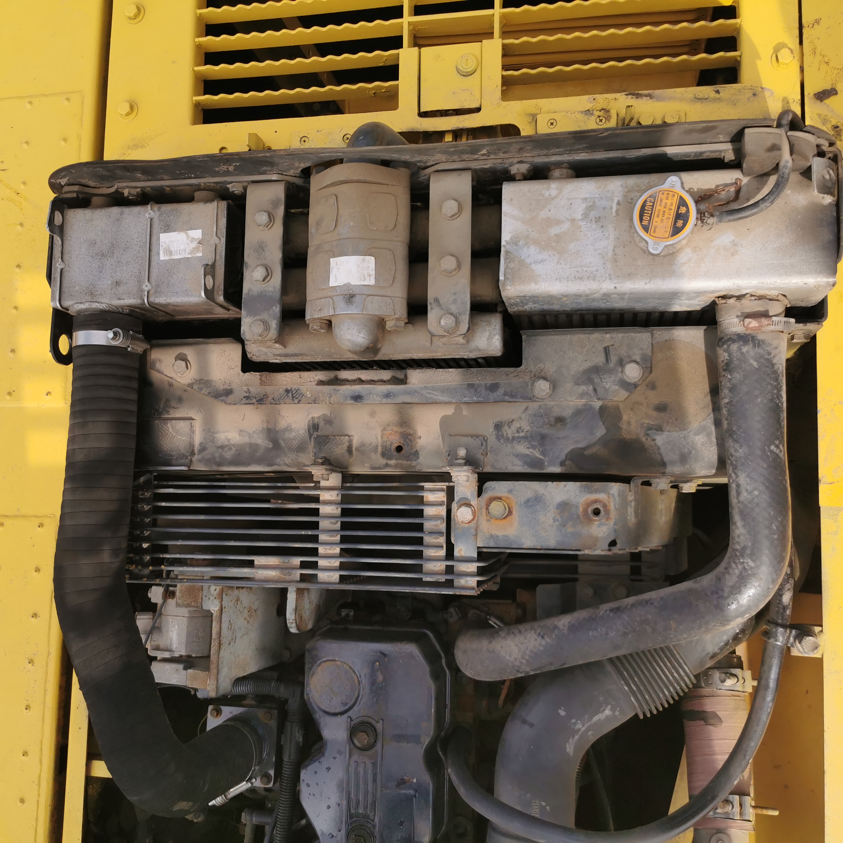 Used Kumatsu PC220 Crawler Excavator with 1m3 Bucket Capacity in Shanghai