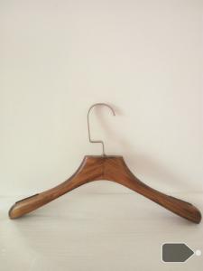 China manufacturer wooden  hanger with anti slip bar on sale