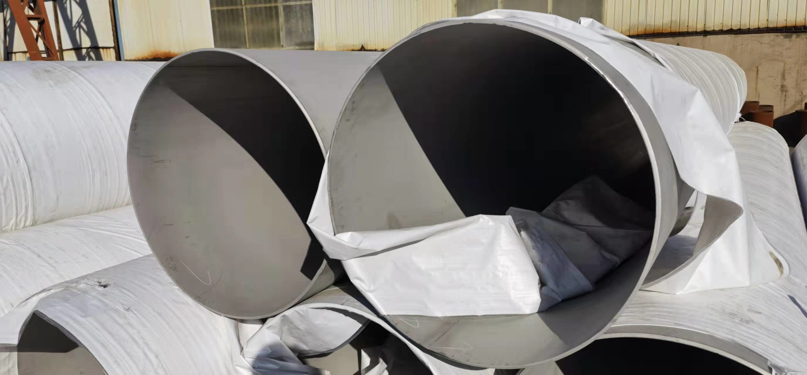 377*6 Stainless Steel Seamless Pipe 08Х18Н10Т 6m 820*10 325*12 GOST