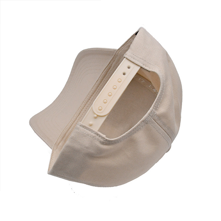 Cotton Sweatband Embroidered Baseball Caps With Metal Badge Curved Shape