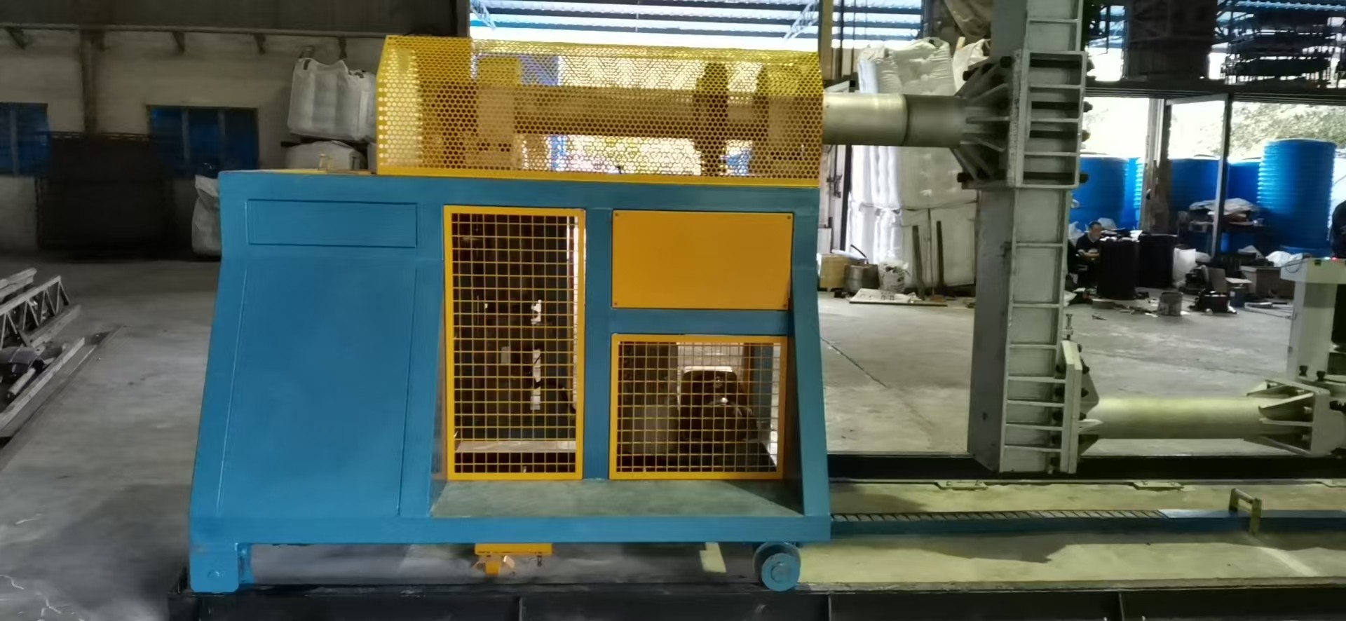 rotomolding machine,water tank making machine ,shuttle rotomolding machine，Automatic plastic molding machine，Oven type plastic rolling machine
