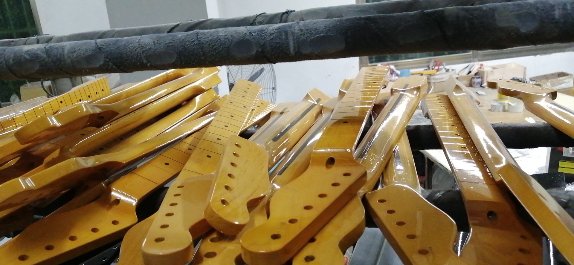 Custom Grand Paddle Guitar Headstock Unfinished Roasted Maple ST Guitar Neck Electric Acoustic Guitar Accept Kinds OEM