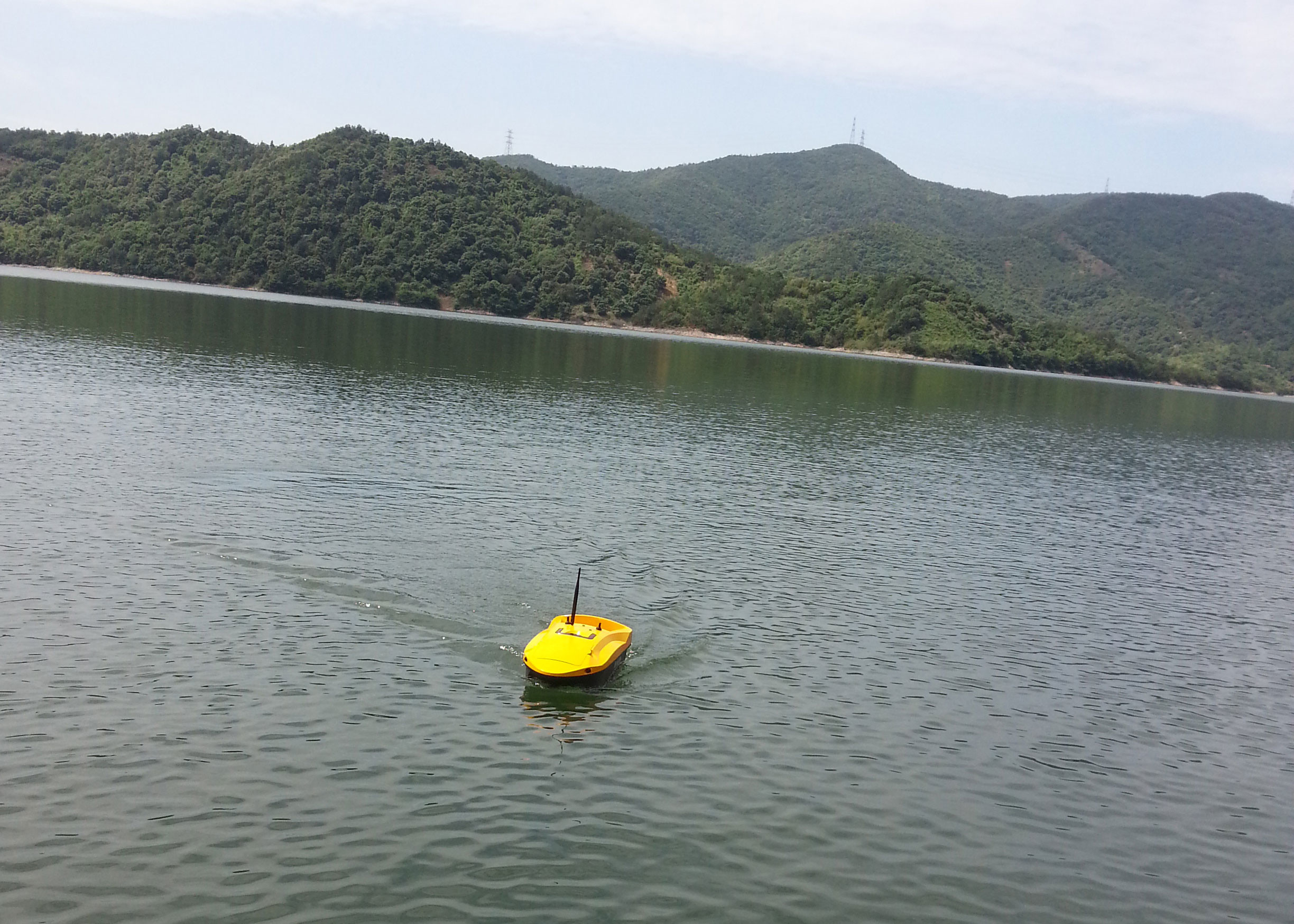 Yellow mini remote control Bait boat range 350m DEVC-113 AC110-240V