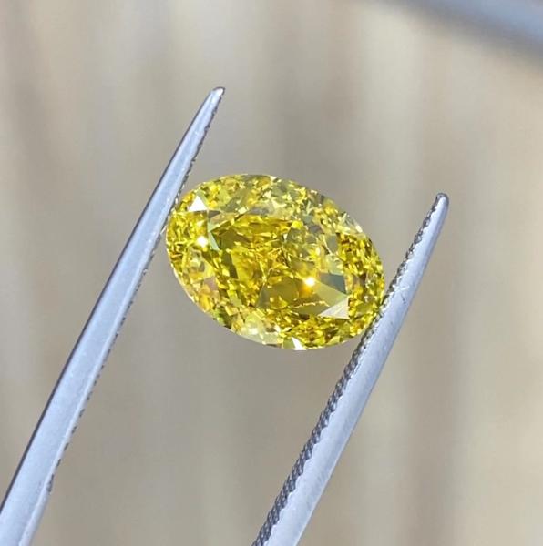 10 Mohs VVS-VS Oval Lab Created Canary Diamond IGI Certified