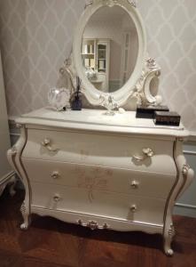 Apartment Classic French Furniture Dresser With Mirror Three Big Drawers