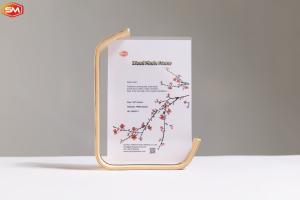 Wholesale Decorative Table Display Acrylic Photo Picture Frame with Wood Base 6 Inch 7 Inch 8 Inch from china suppliers