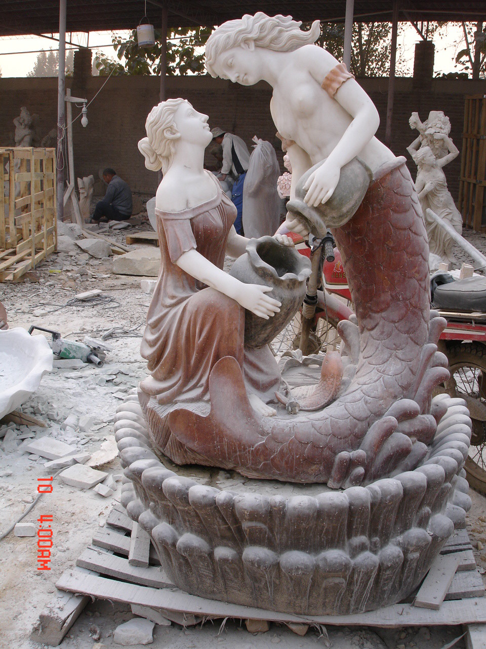 Two Women Pouring Water Marble Statue Slate Odm Stone Wall Fountain