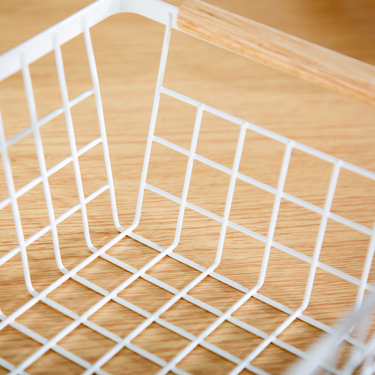 Metal Living Room Organizer White Table Wire Mesh Storage Baskets