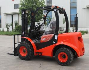 China Red Steel 2 Wheel Drive Forklift , Compact All Terrain Forklift 2.5 Ton on sale
