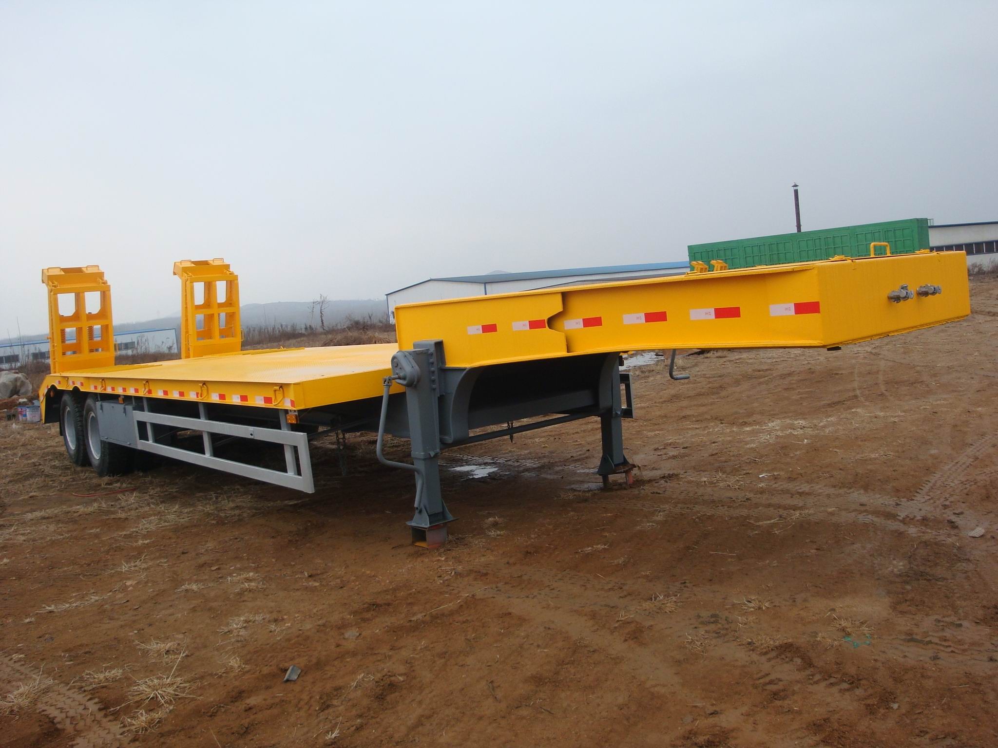 2 A X LES EQUIPMENT LOW BED TRAILER 28T Single speed 25TON/35TONS carry construction machine