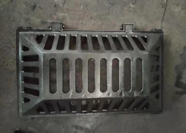 Black Bitumen Coated Ductile Manhole Cover 5.5 - 100kg Easy Installation