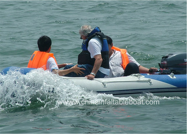 Heavy Duty PVC Foldable Inflatable Boat 6 Person Inflatable Dinghy With Motor