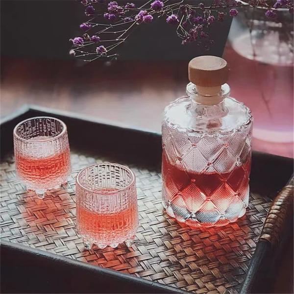 Round 200 ml 500 ml 700 ml Glass Bottle for Whisky Vodka Wine Carving Cork Juice