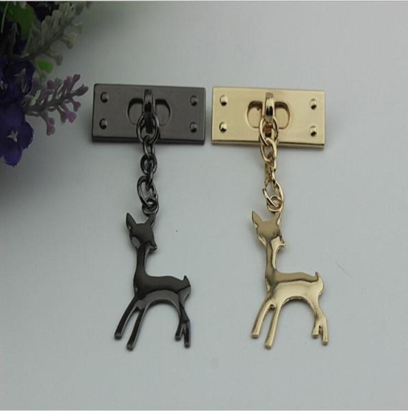 Customized design zinc alloy metal light gold super lovely giraffe hanging