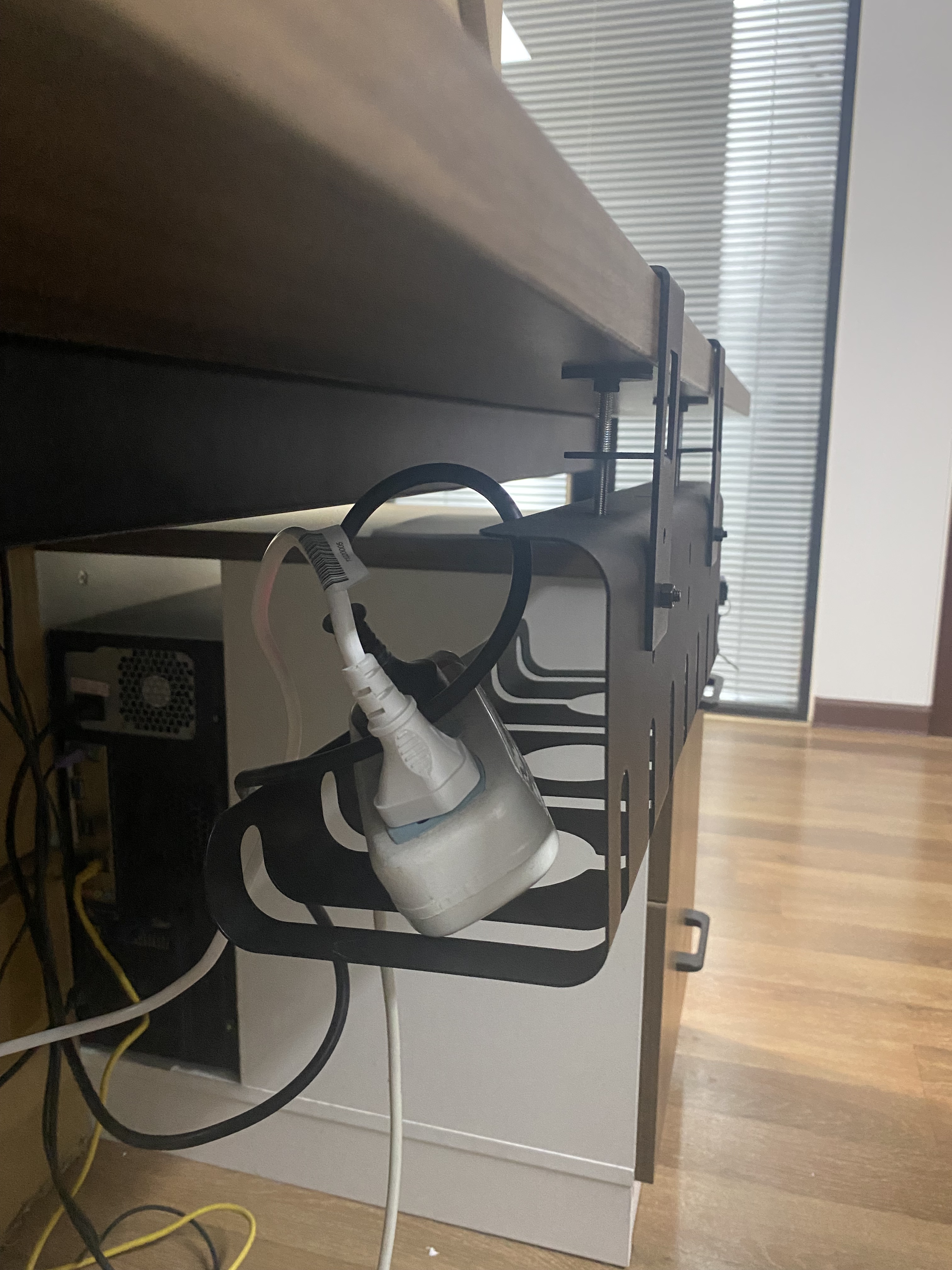 Wire Management Rack Under The Table 1mm Thickness ISO ROHS Certified for Home and Office