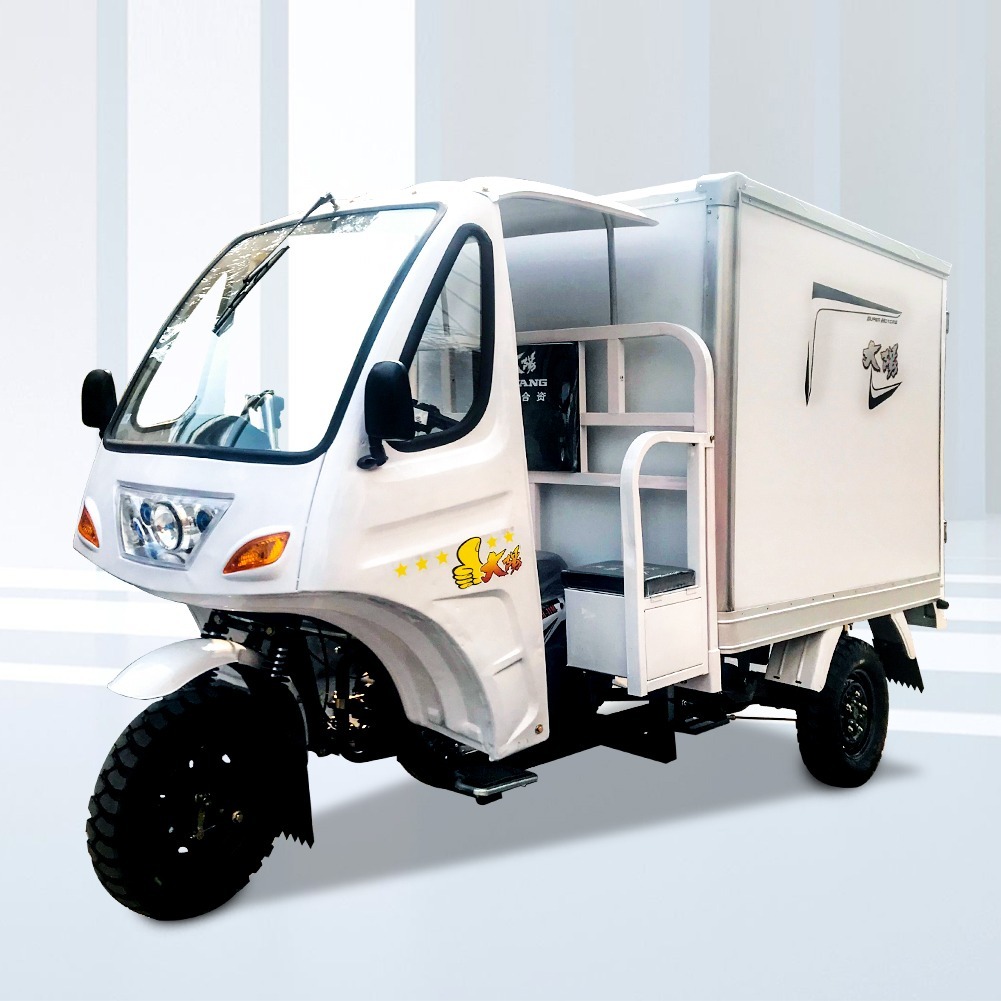 300cc Water Cooled Semi Cabin Tricycle with Closed Cargo Box for Fresh Food Transport