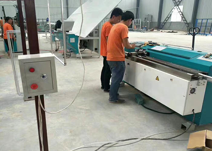 The type of LJTB01 butyl extruder machine is used for spreading aluminum spacer frames evenly with hot melt butyl